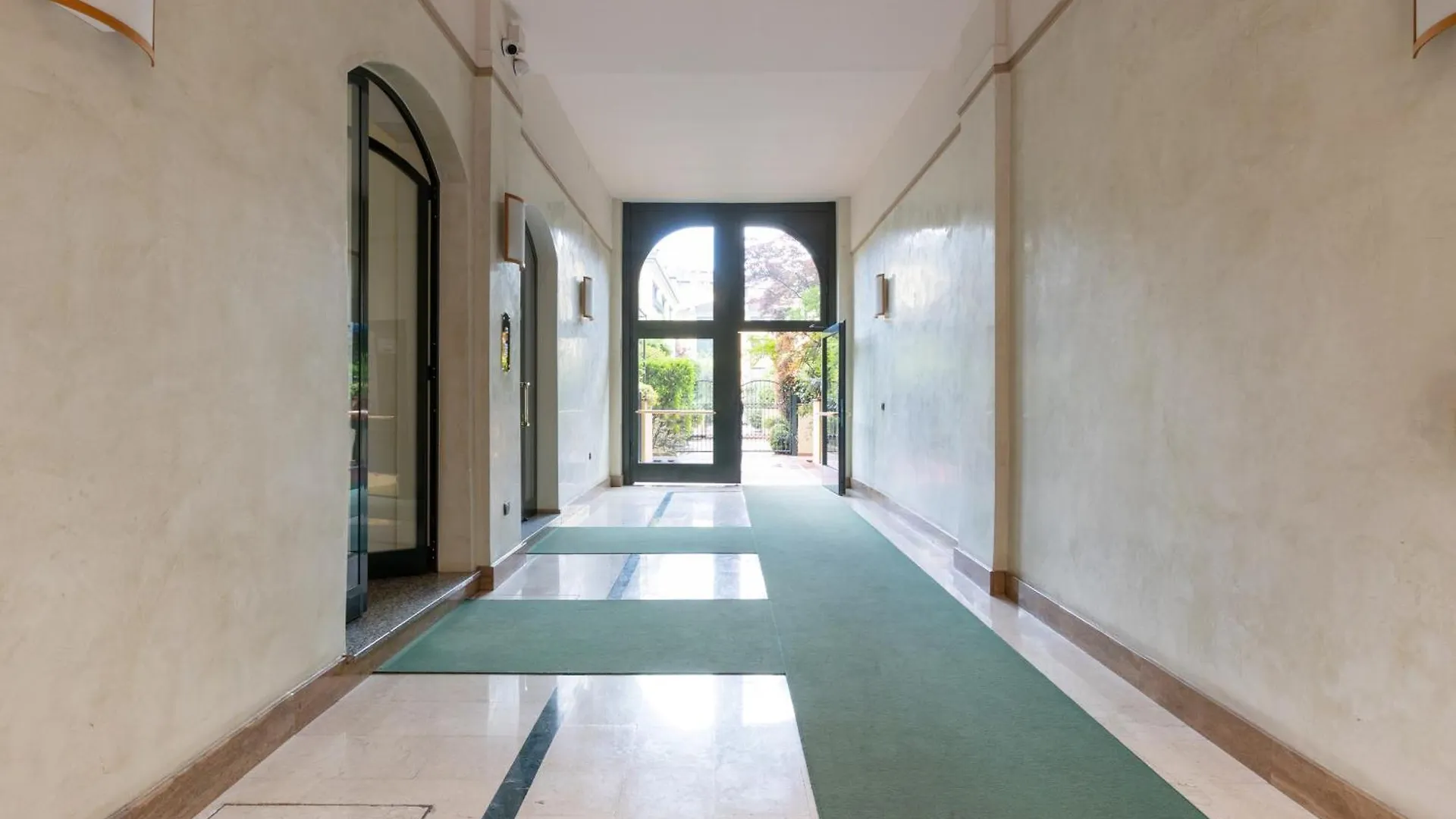 Bright One Bedroom Apartment Porta Venezia - Mirable Pm ميلان 0*,
