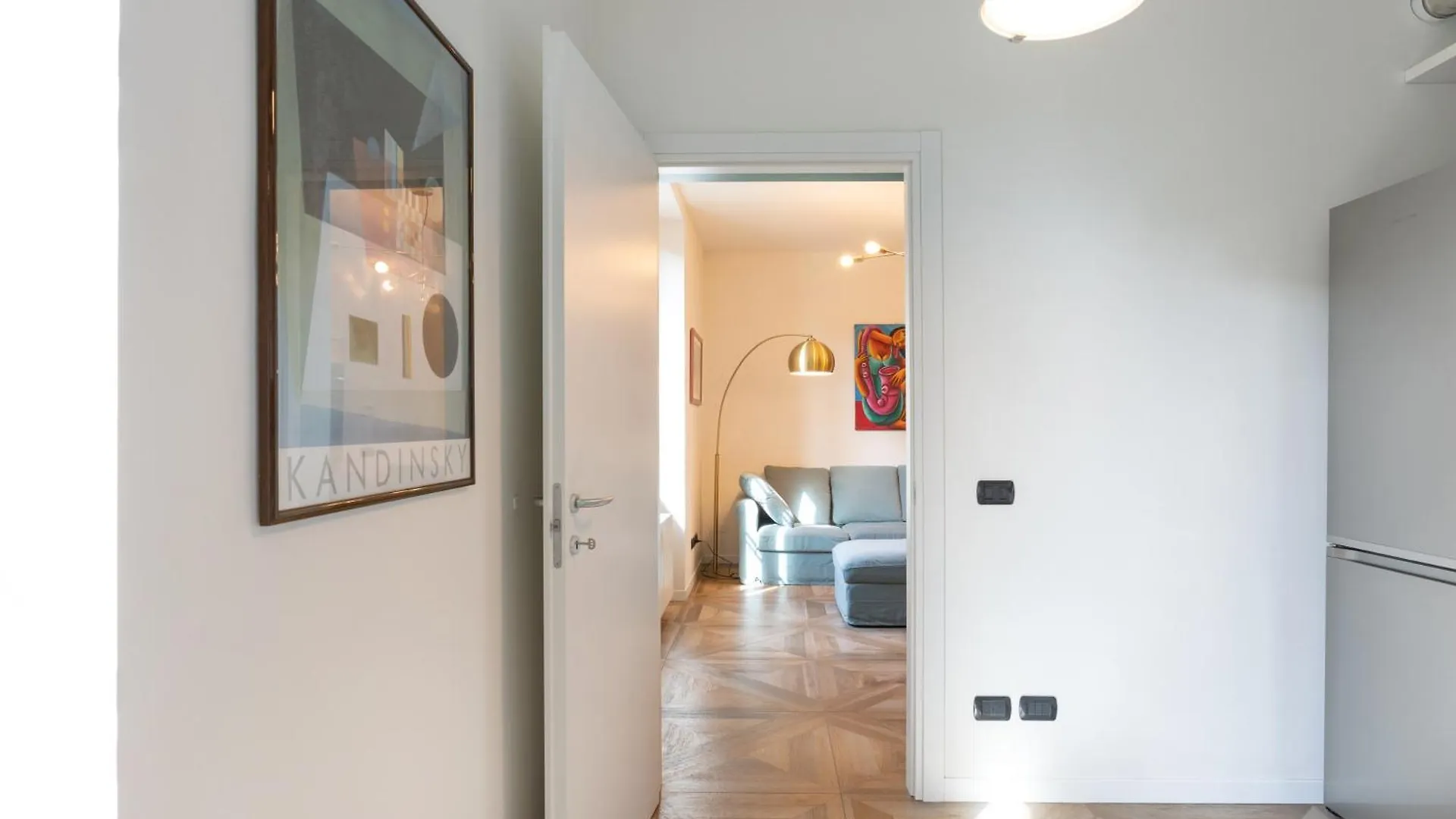 Bright One Bedroom Apartment Porta Venezia - Mirable Pm ميلان